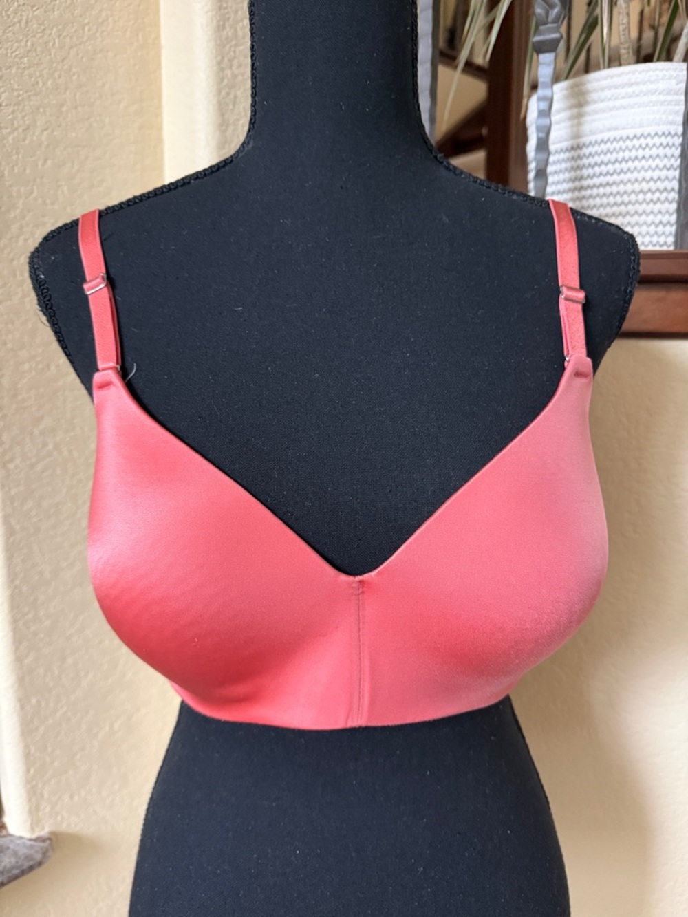 Soma Wireless Vanishing Back Bra 34D